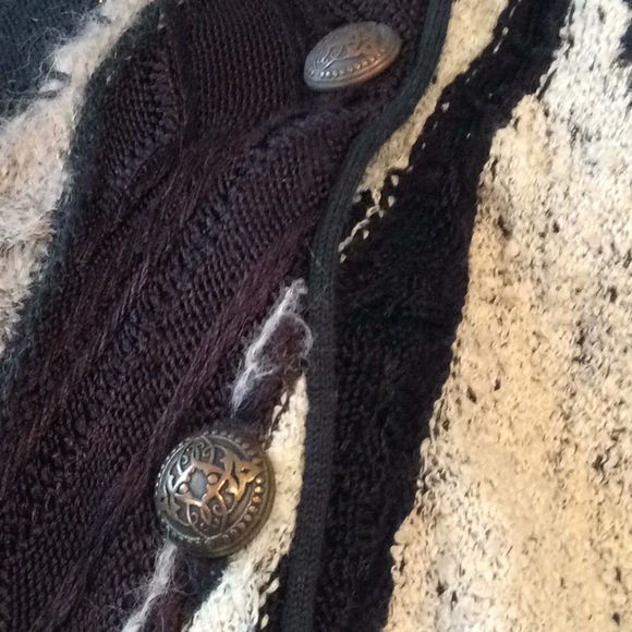 Women’s top of the line Coogi sweater - Picture 5 of 6